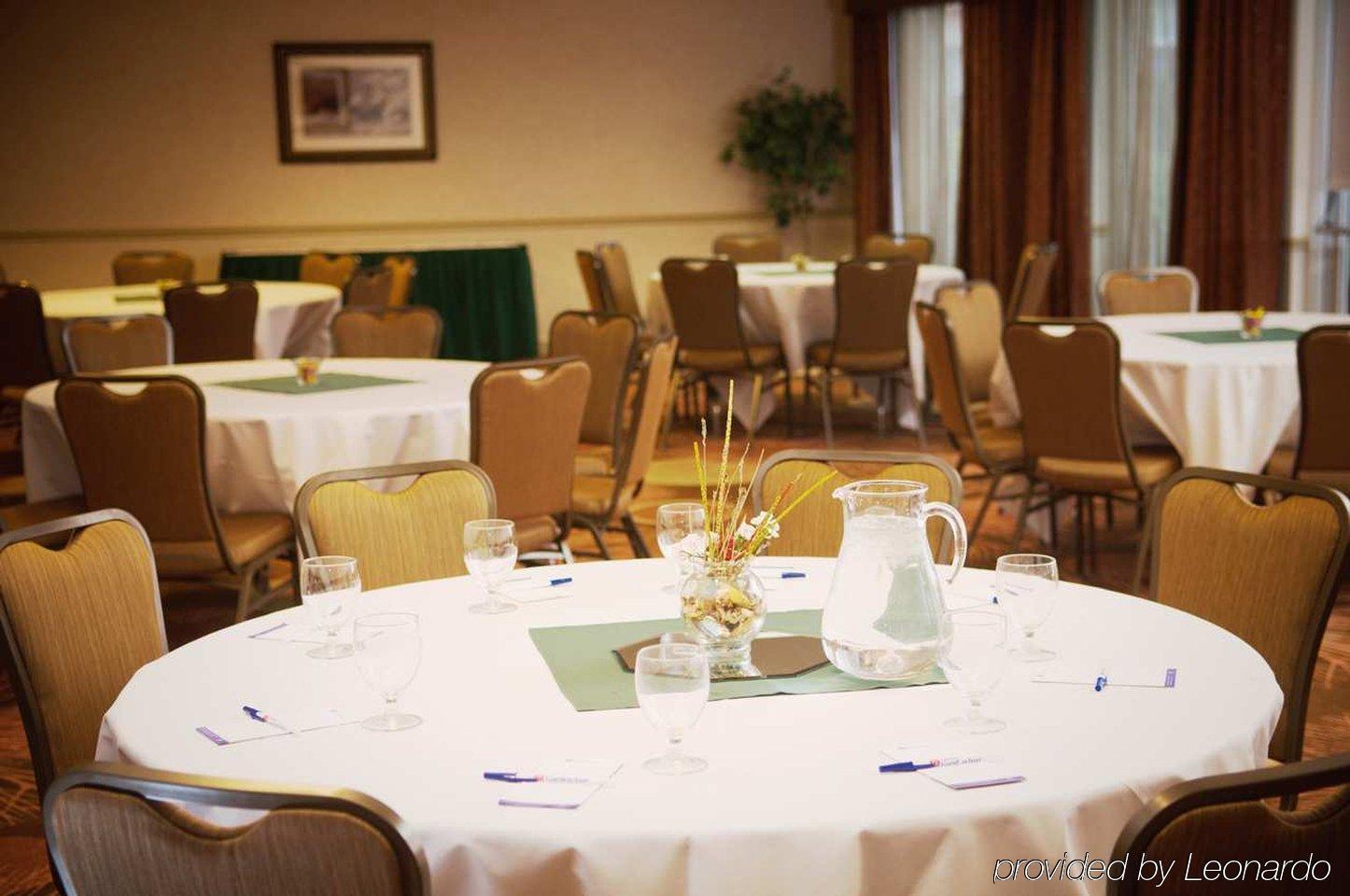 Hilton Garden North 3*